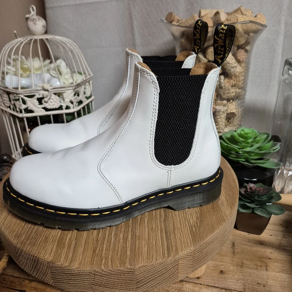 Dr. Martens Size 7 2976 White Black Leather Platform Chelsea Boot